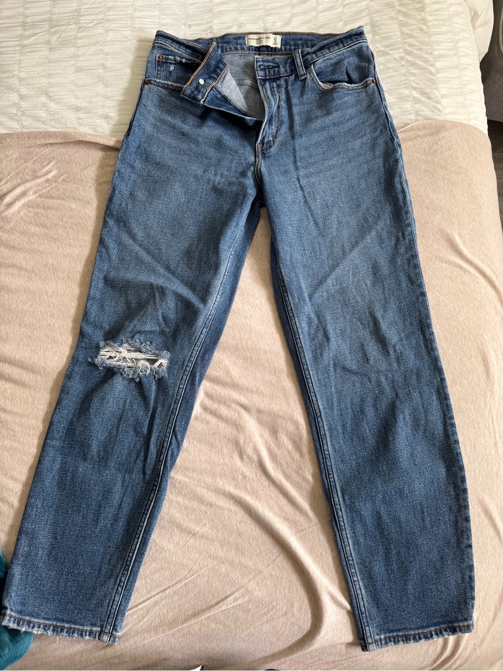 Abercrombie & Fitch The Mom High Rise Sz 27/4